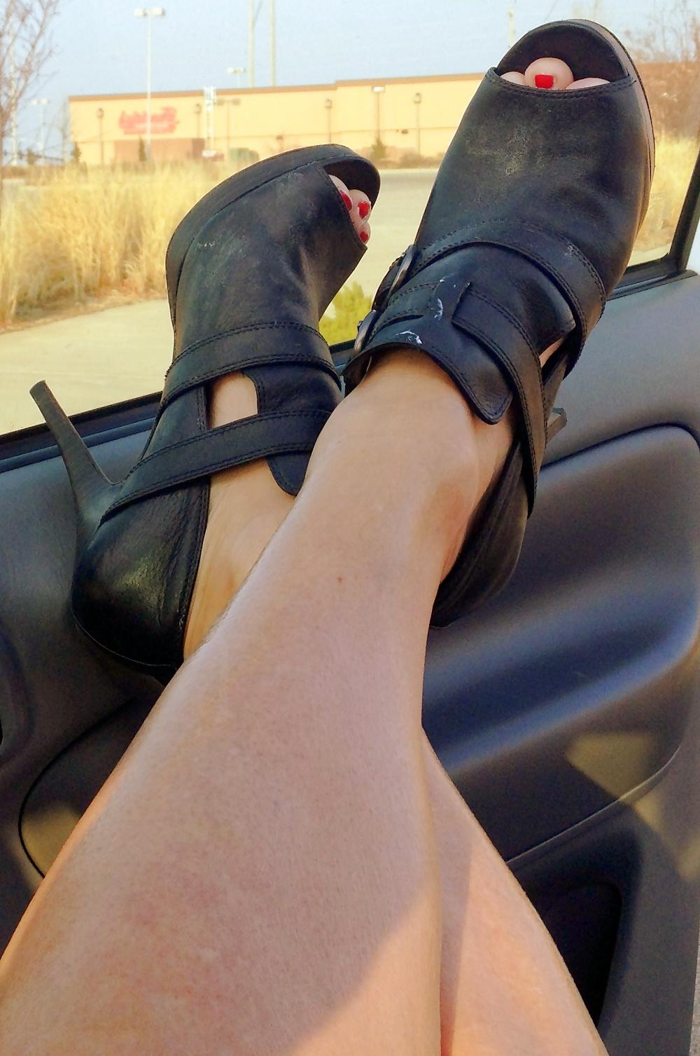 11P Coach Peep toed Pumps