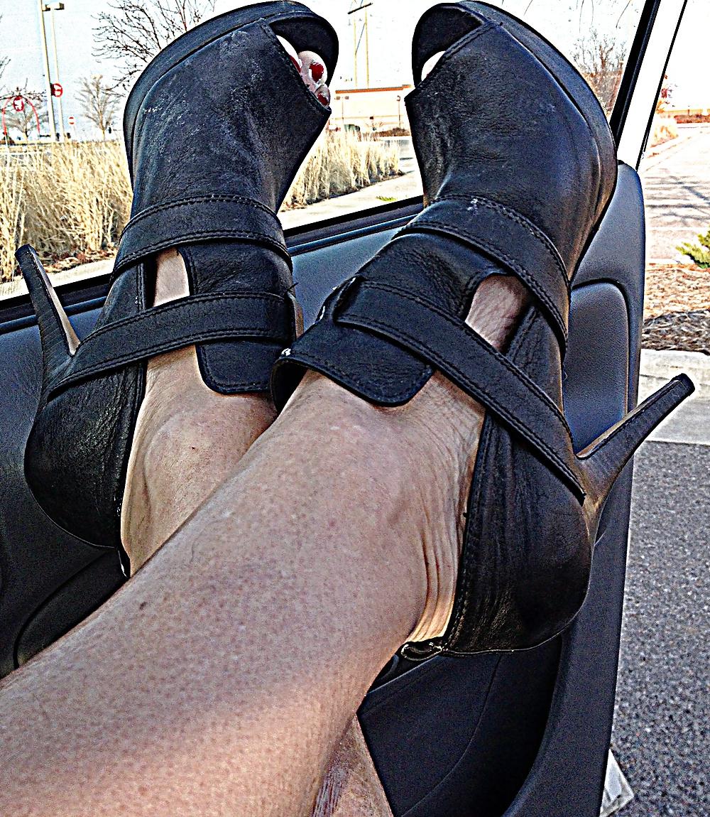 11P Coach Peep toed Pumps