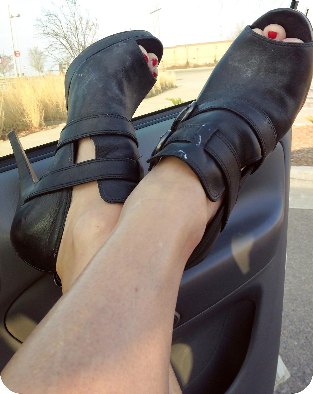 11P Coach Peep toed Pumps