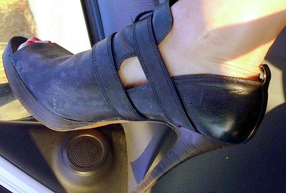 11P Coach Peep toed Pumps