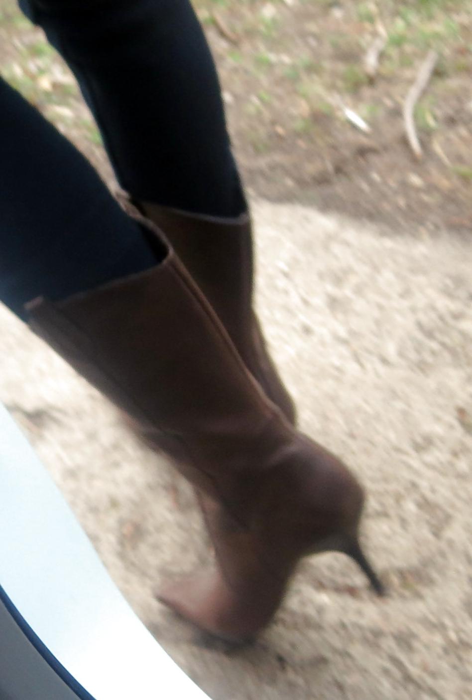 11P Coach Peep toed Pumps