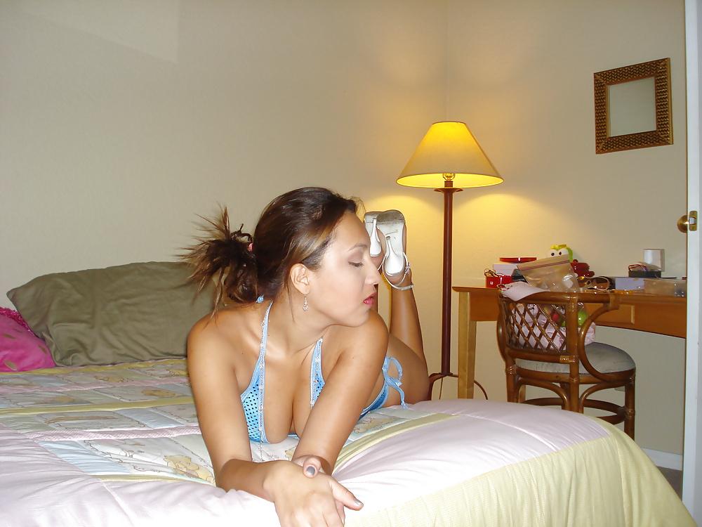 25P Latina-MILF