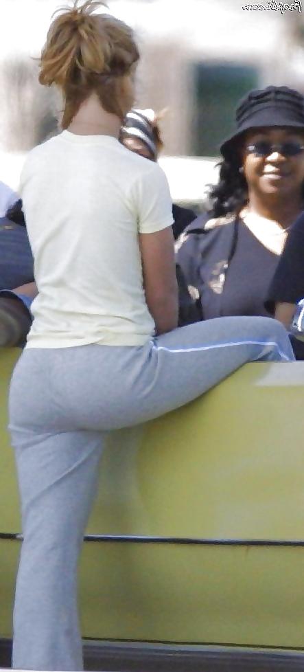 25P I want to bury my face in her ass & wanking