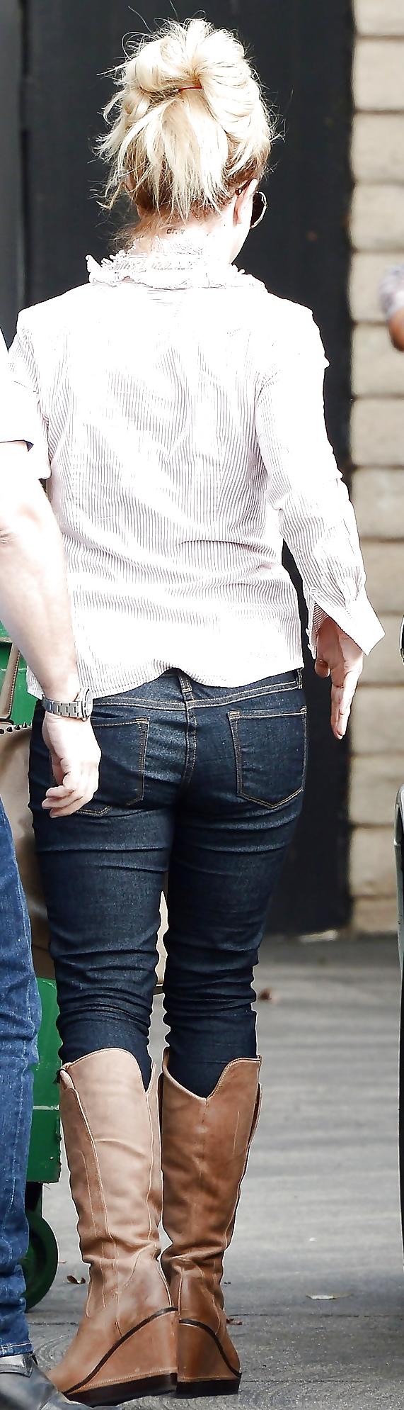 25P I want to bury my face in her ass & wanking