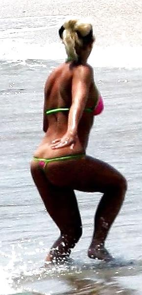 25P I want to bury my face in her ass & wanking