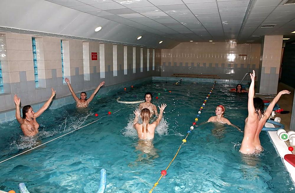 12P Nude Women In Group 2