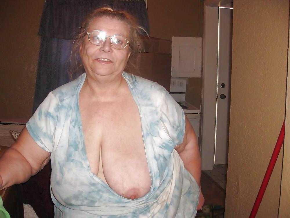 20P Pull down your shirt 40.