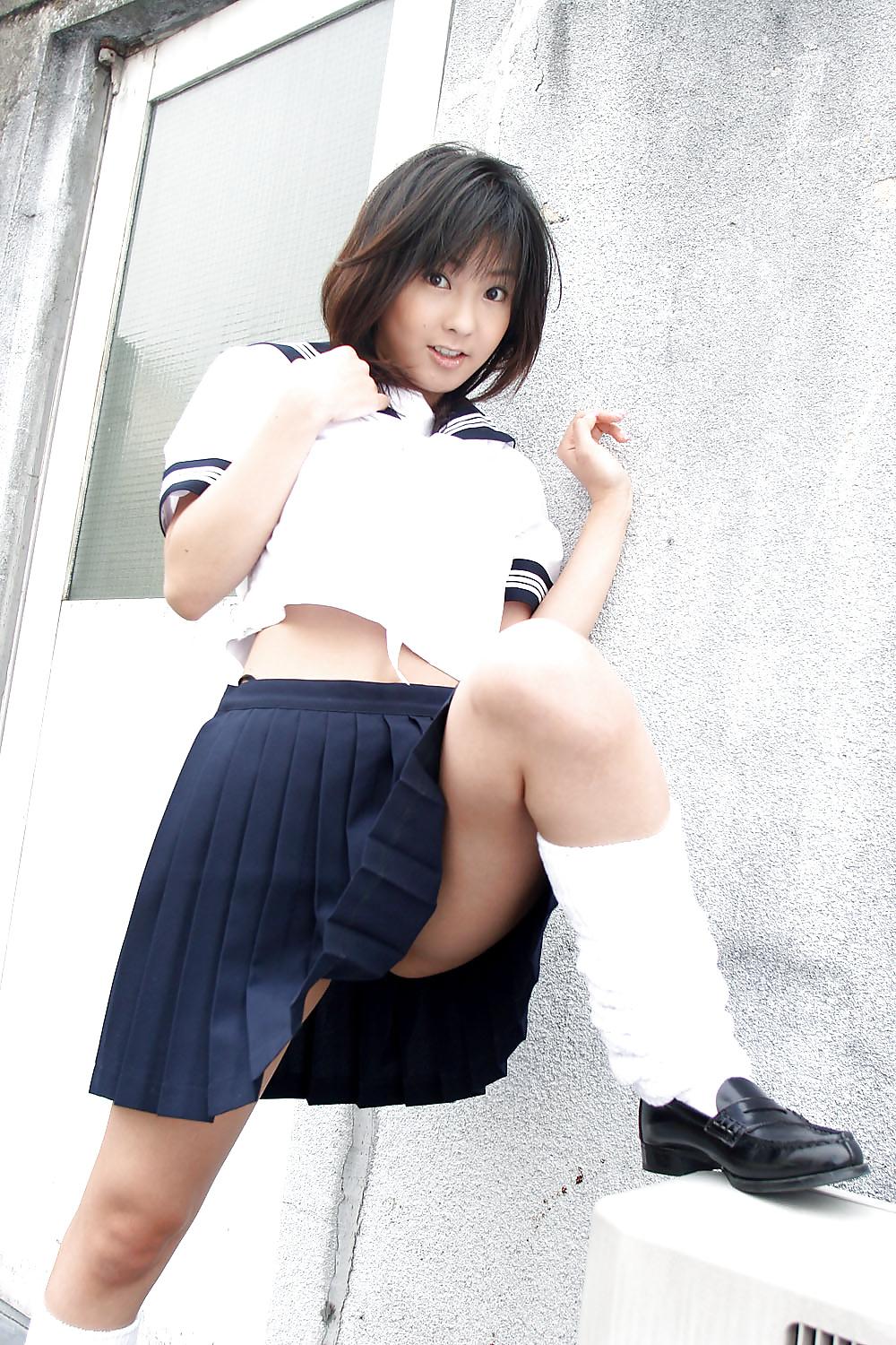 20P Japanese School Girls 03