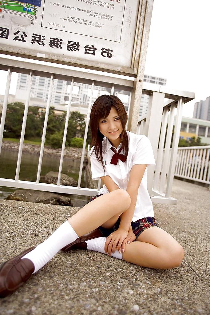 20P Japanese School Girls 03