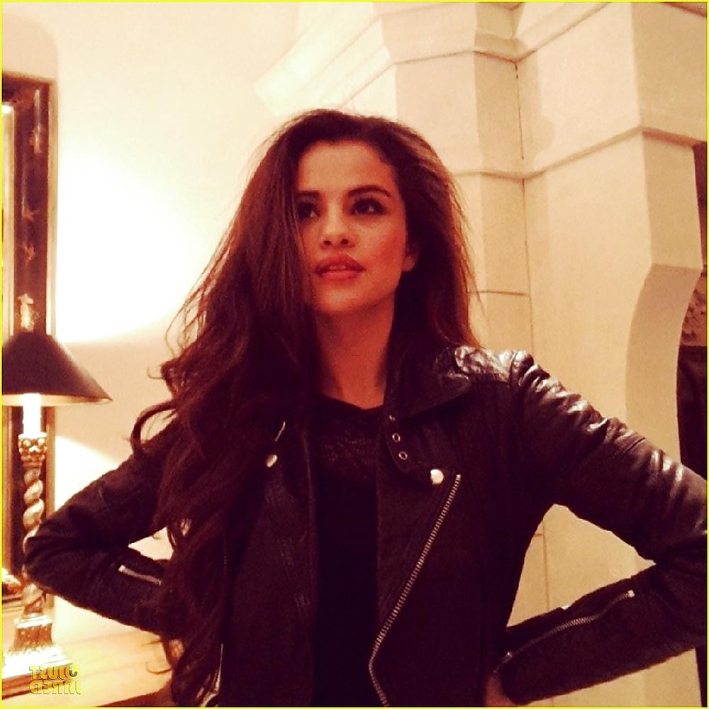 15P Selena Gomez - Hot latin girl with perfect Blowjob-lips