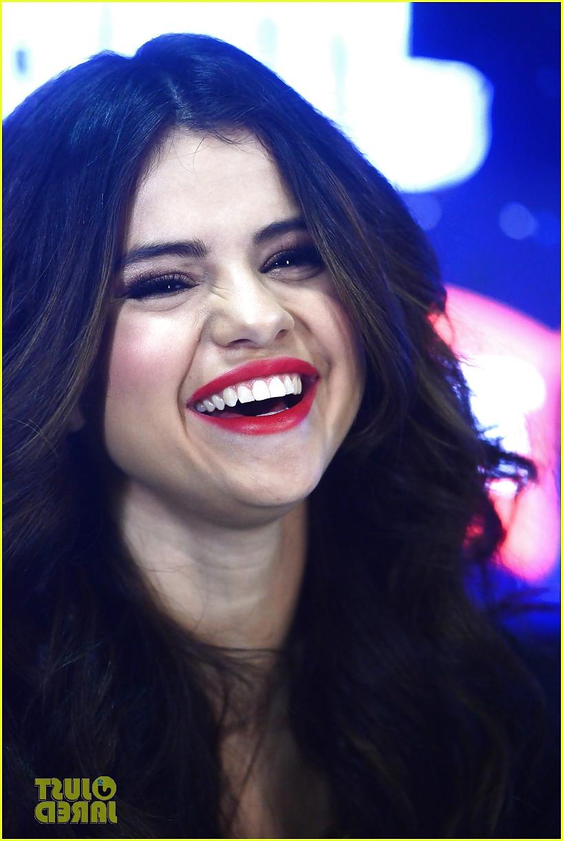 15P Selena Gomez - Hot latin girl with perfect Blowjob-lips