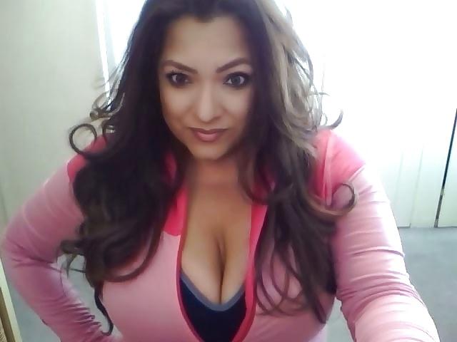 25P Super thick latina milf