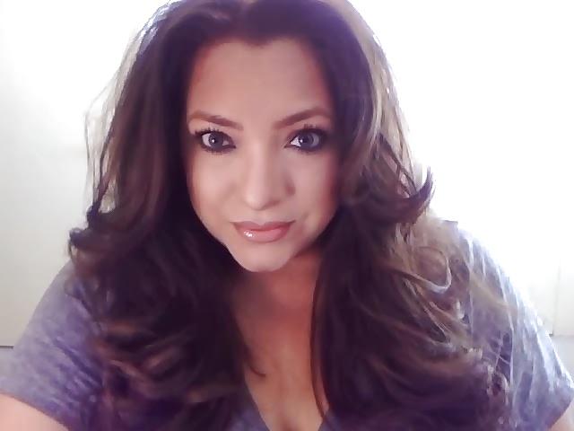25P Super thick latina milf