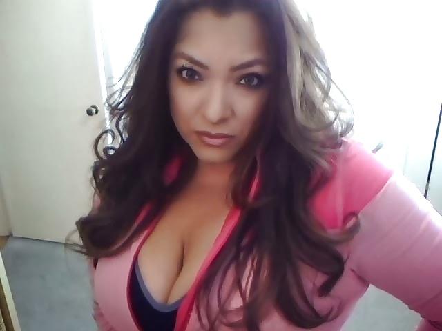 25P Super thick latina milf