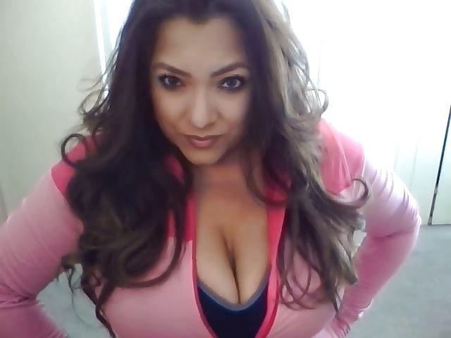 25P Super thick latina milf