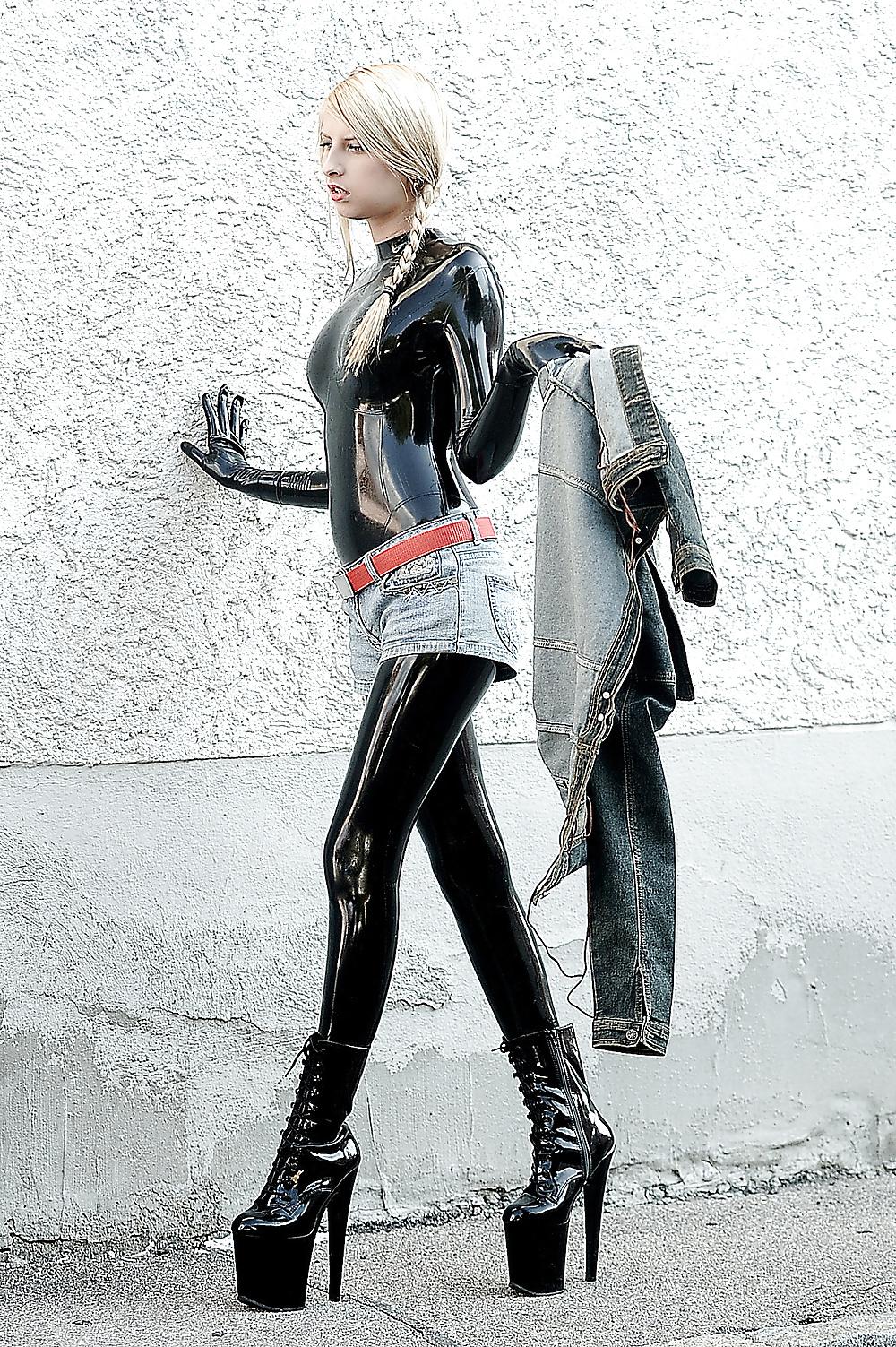 9P Latex lover