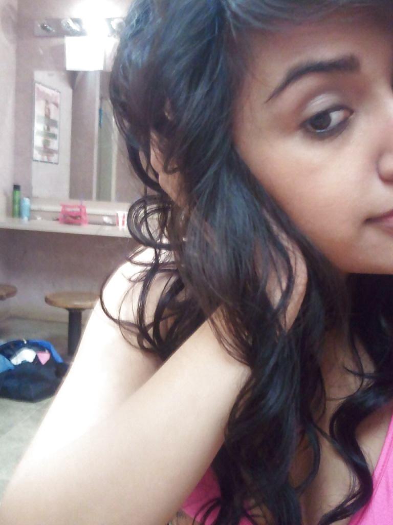 22P Young latina selfshot
