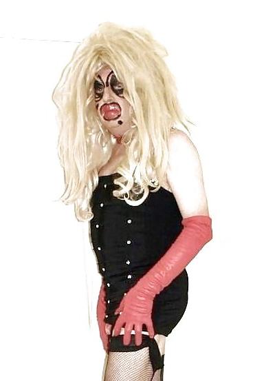 10P Blonde glossed slut