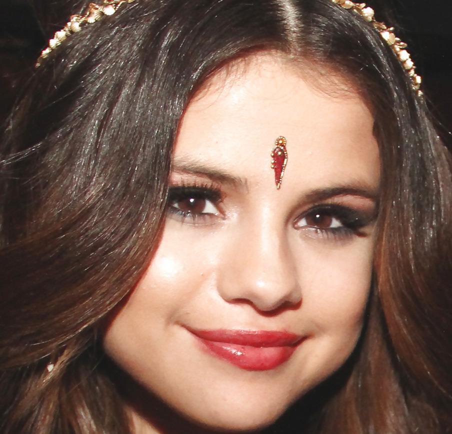 11P Selena Gomez - latin Slut with perfect Boobs