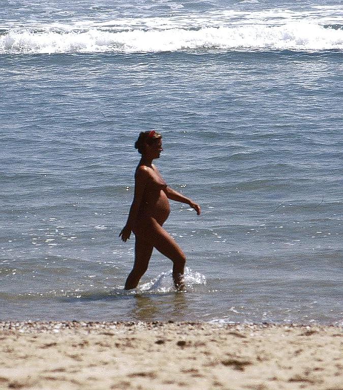 25P Pregnant amateur nudist