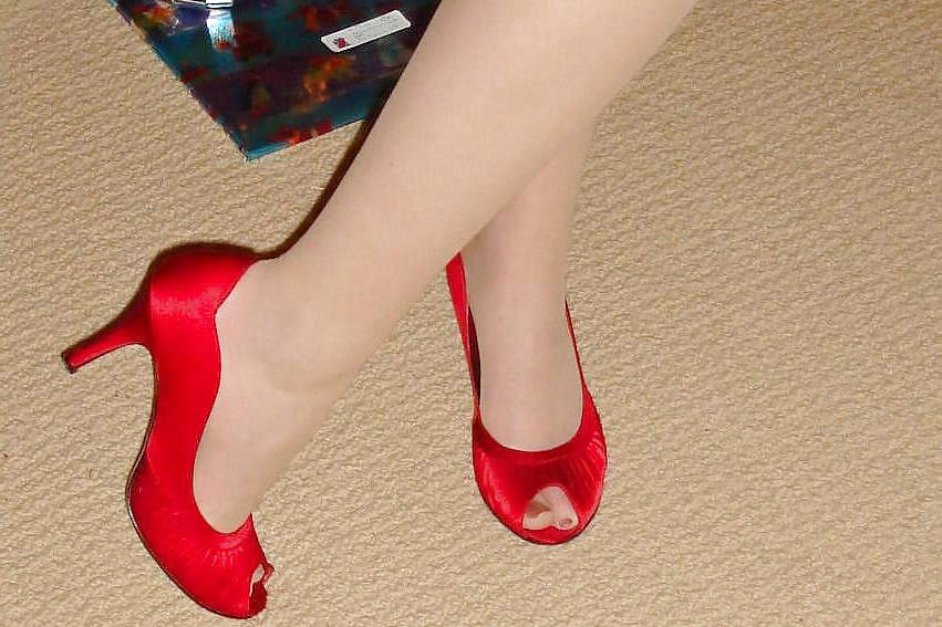 25P HIGH HEELS AND NYLONS 02