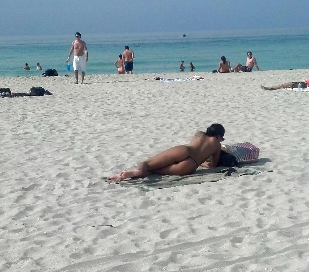 25P Topless Reading Club 1