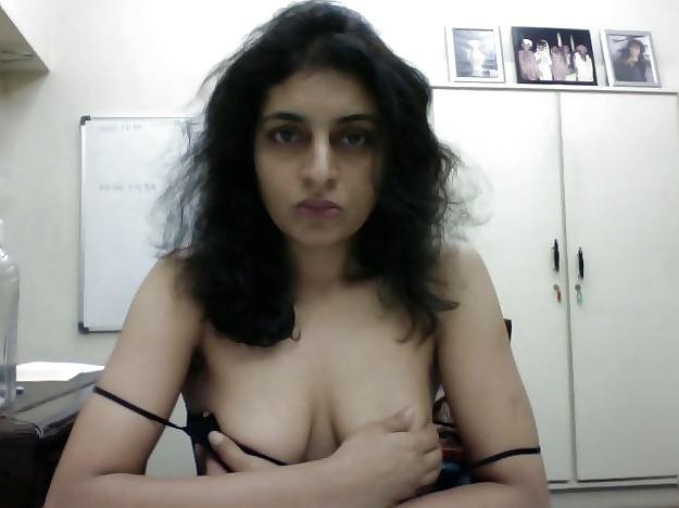 5P Sexy Paki Babe's Boobs