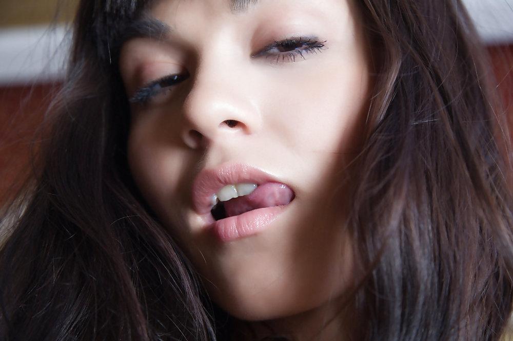 25P From the Moshe Files: Lovely Eyes Seduce Me First