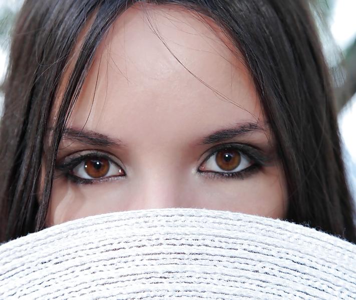 25P From the Moshe Files: Lovely Eyes Seduce Me First