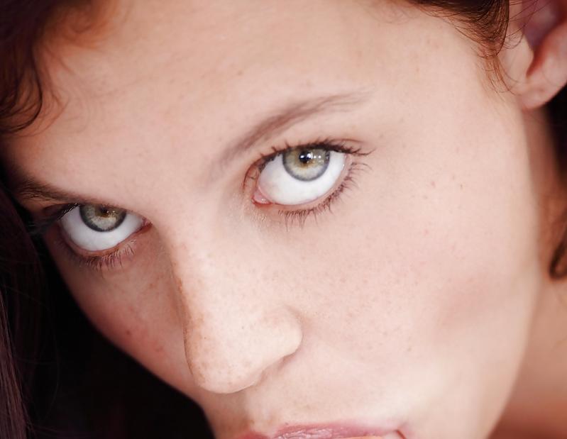 25P From the Moshe Files: Lovely Eyes Seduce Me First