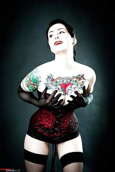 20P Beautiful Girls, Tattooed And Latex 1