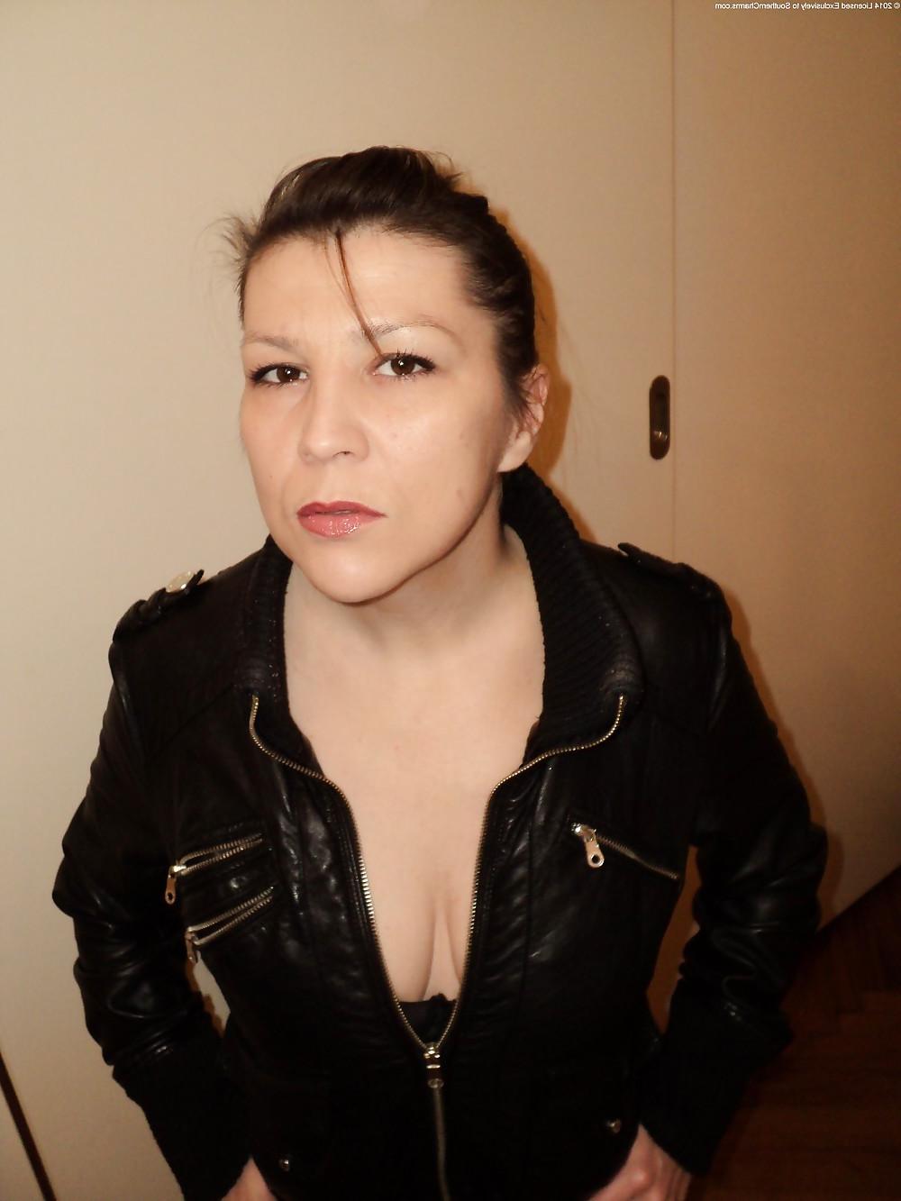 12P Slutwife Sonya - Fishnet phat ass & udder presentation