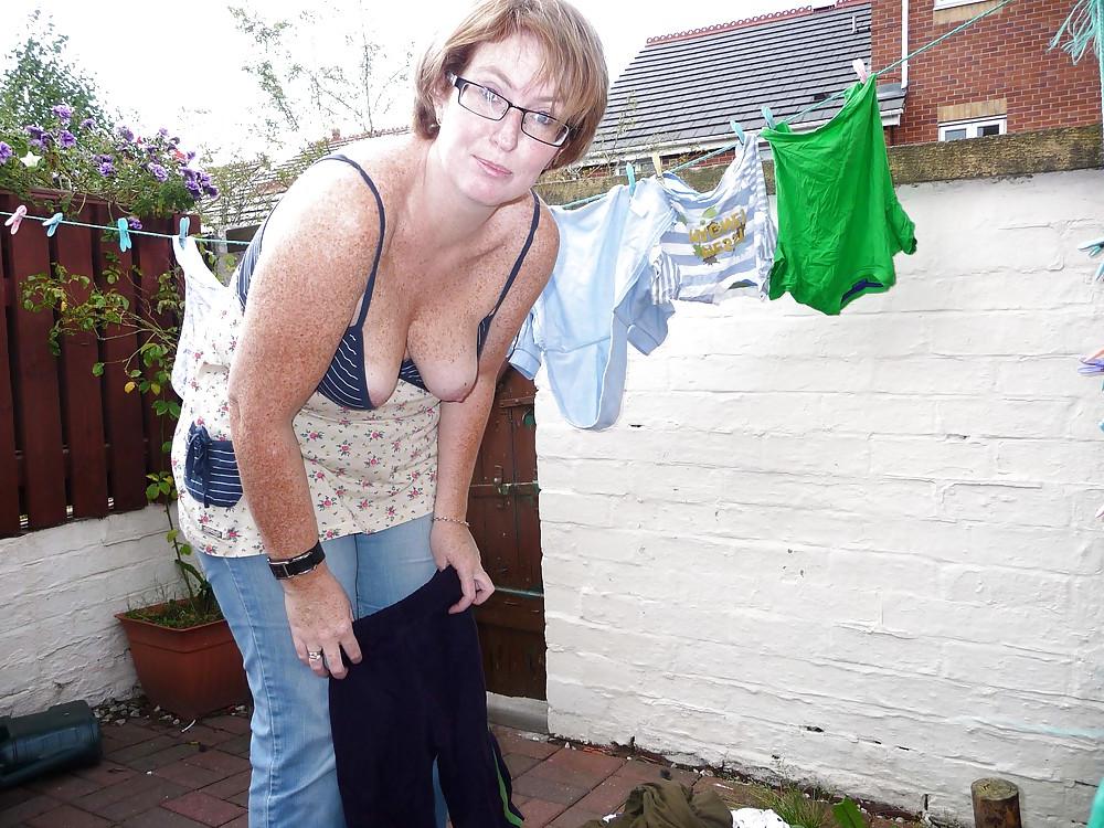 20P Pull down your shirt 20.