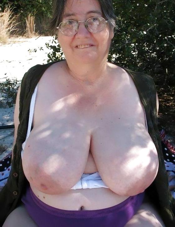 20P Pull down your shirt 20.