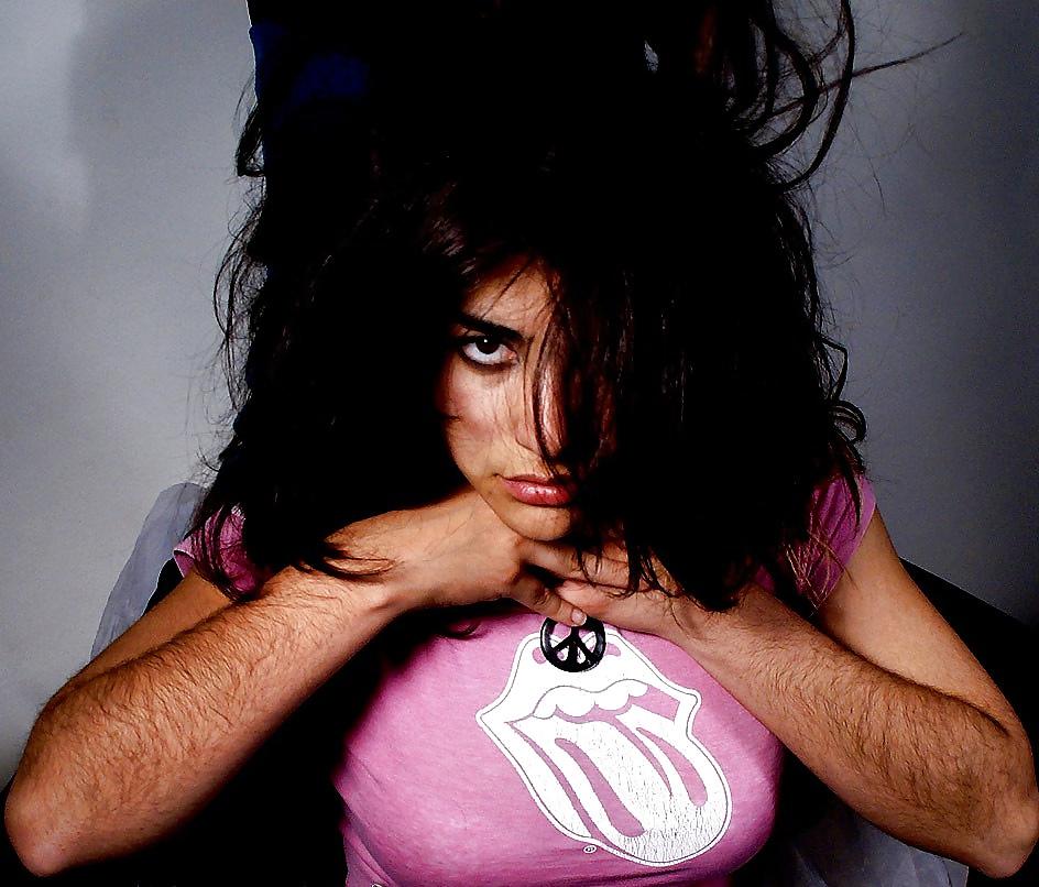 25P Hairy women 2