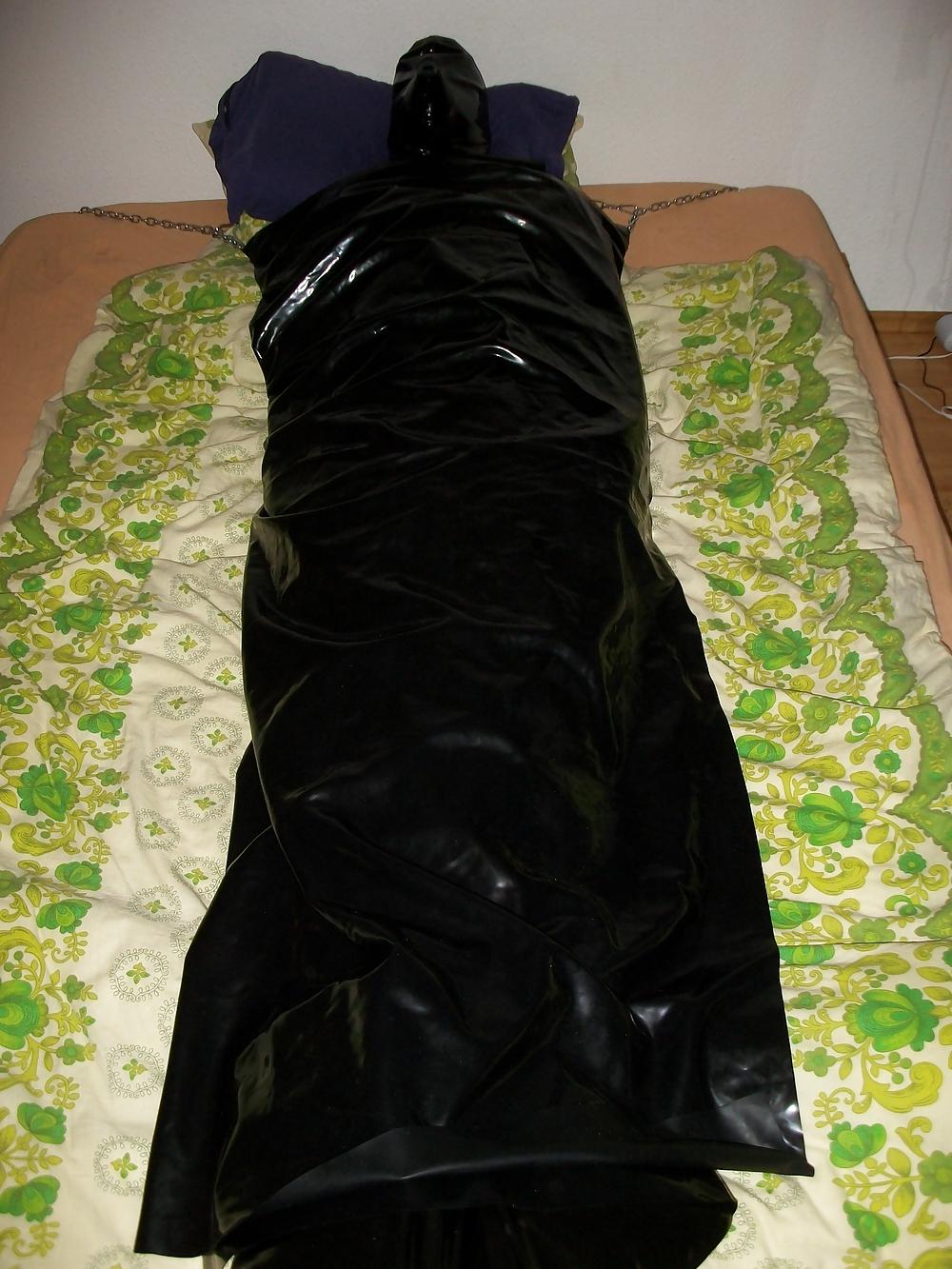 15P Latex und Bondage 3