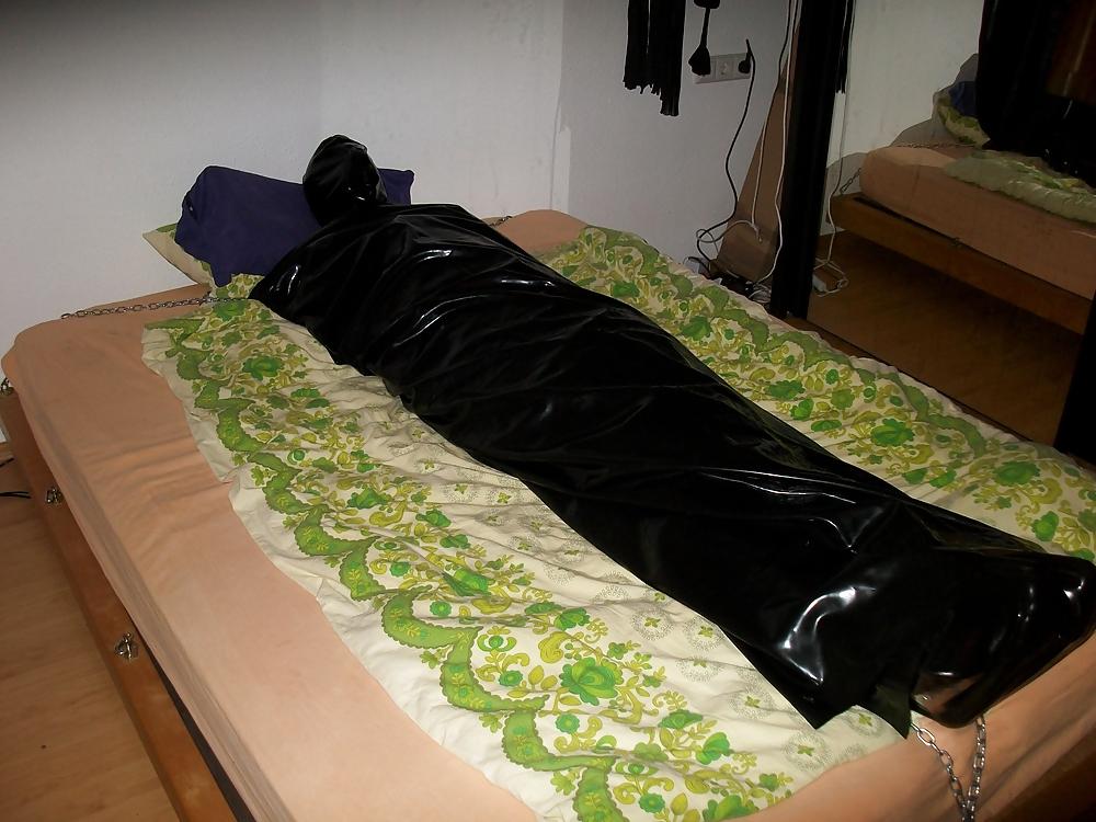 15P Latex und Bondage 3