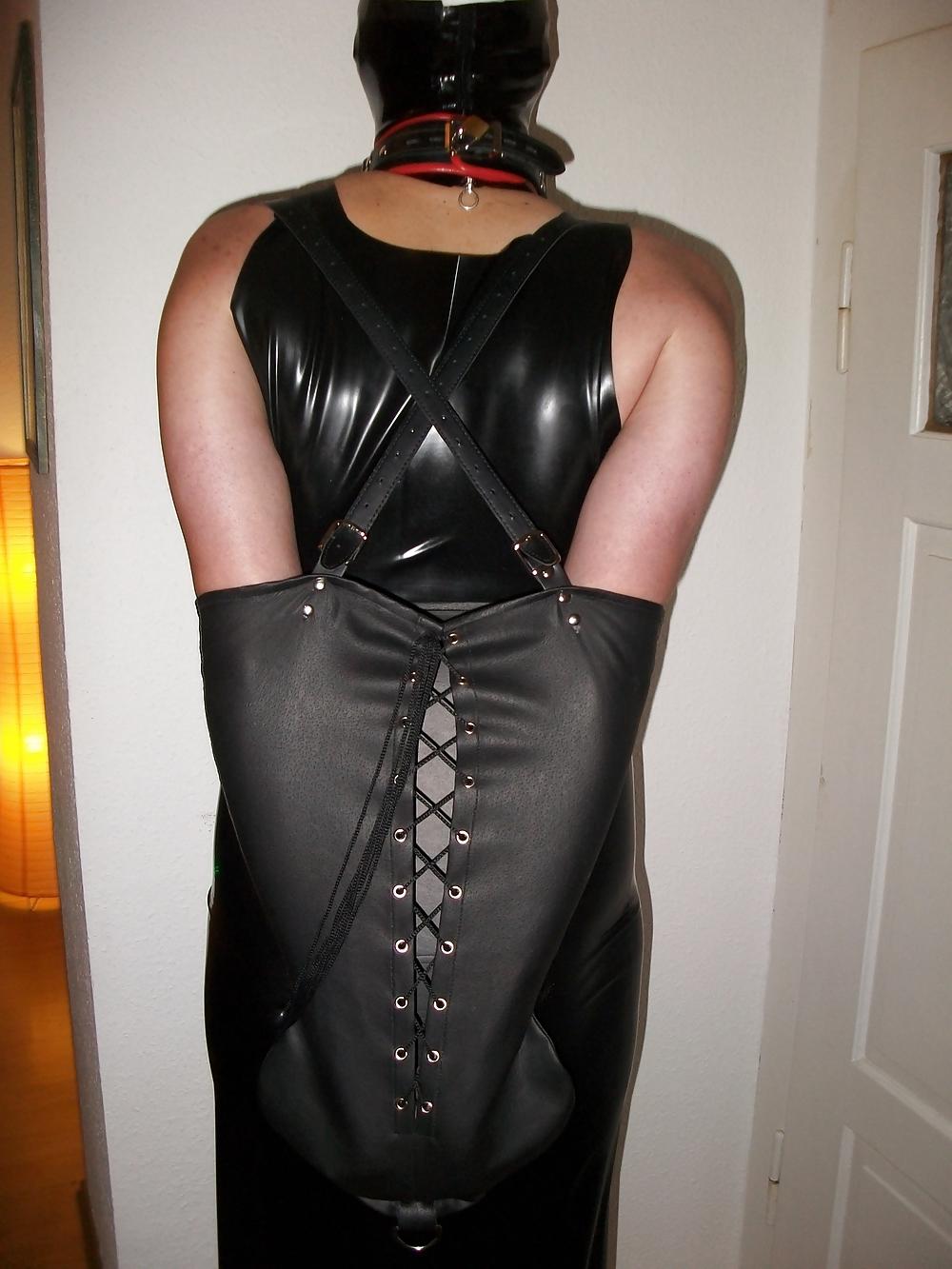15P Latex und Bondage 3