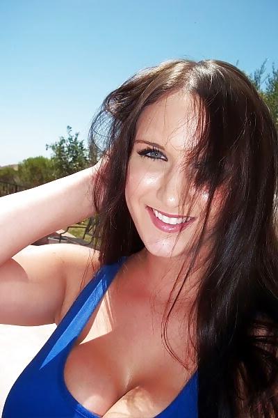 25P Big Boob Camgirl Valerie