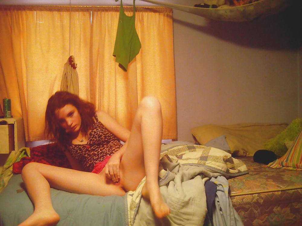 25P Girls masturbate - Geile Luder mach es sich selbst 1