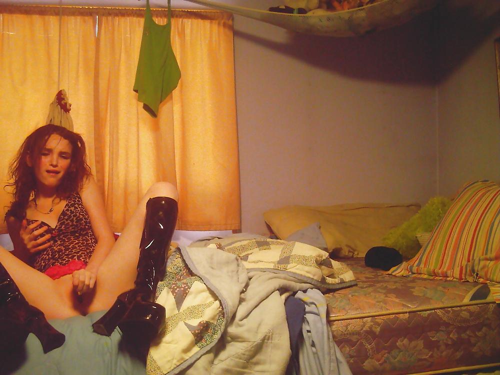 25P Girls masturbate - Geile Luder mach es sich selbst 1