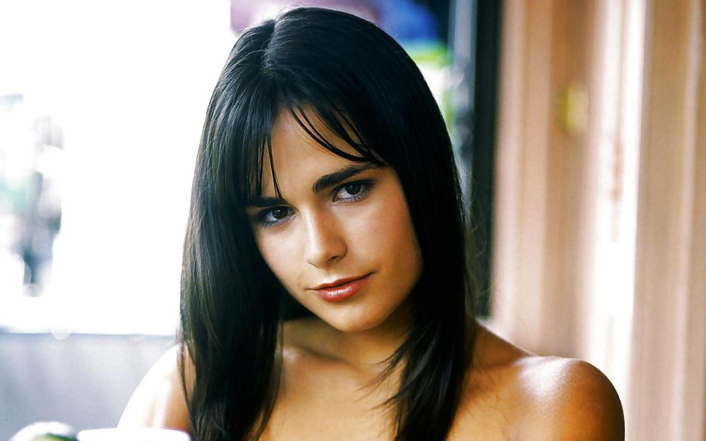 25P Wanking to Jordana Brewster and her feet