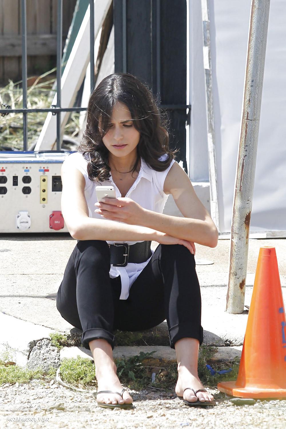 25P Wanking to Jordana Brewster and her feet