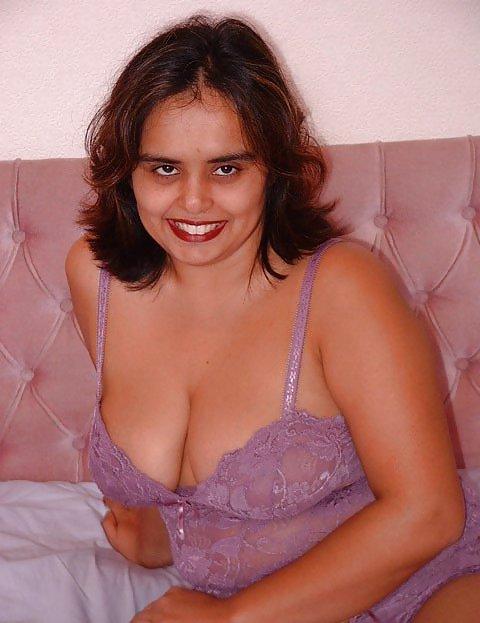 25P Hot plump latina