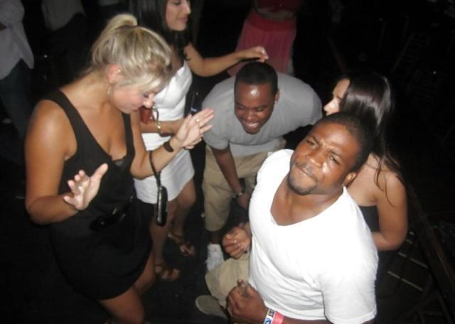 25P Interracial groupies (elles kiffent les blacks) - by Seydou
