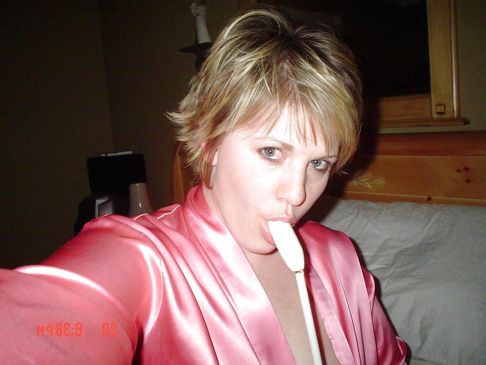 18P Pitiful amateur housewife