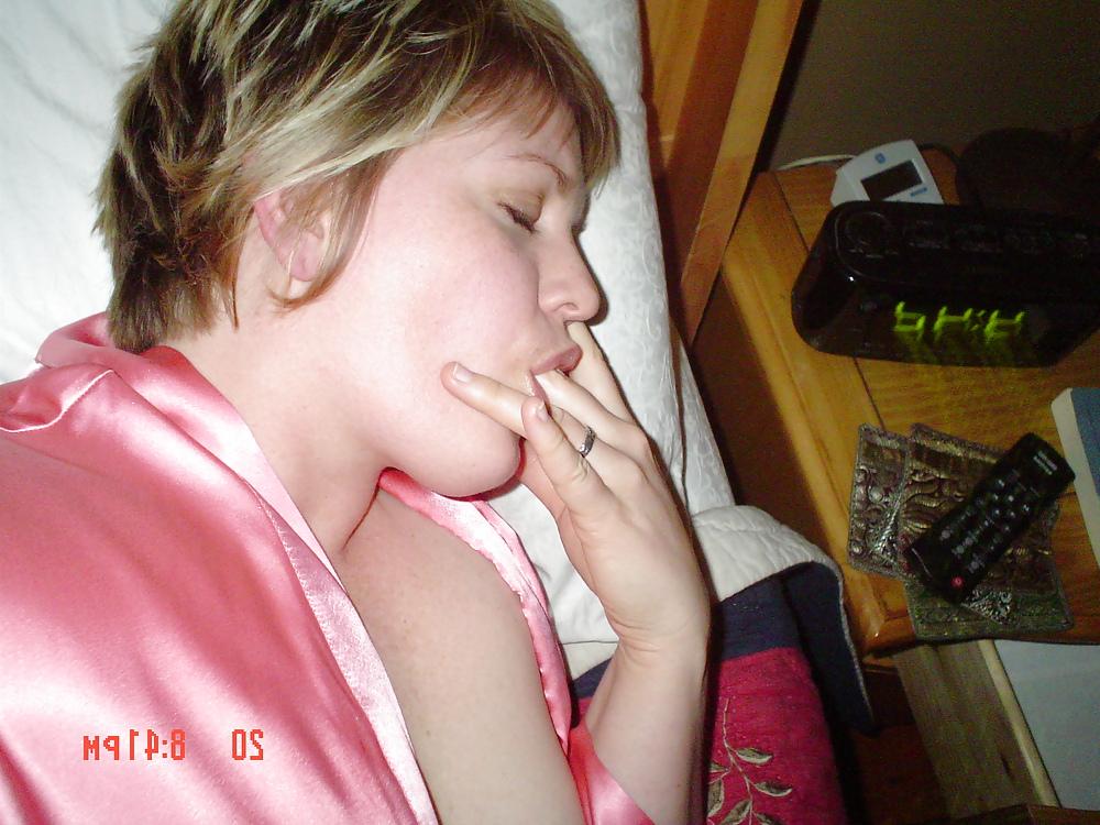 18P Pitiful amateur housewife