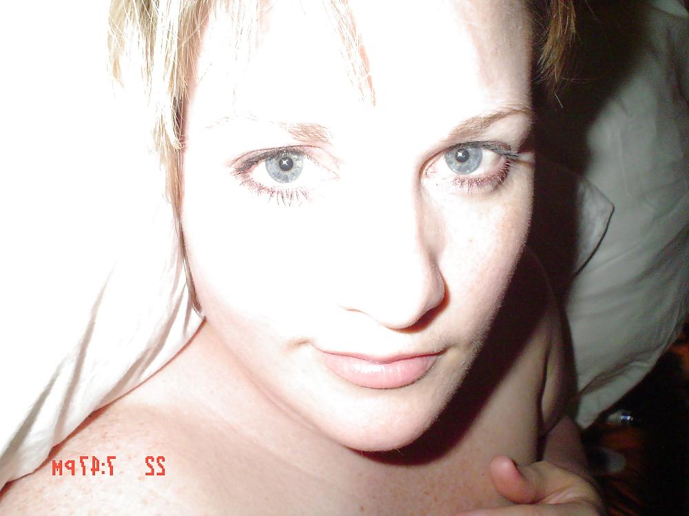 18P Pitiful amateur housewife