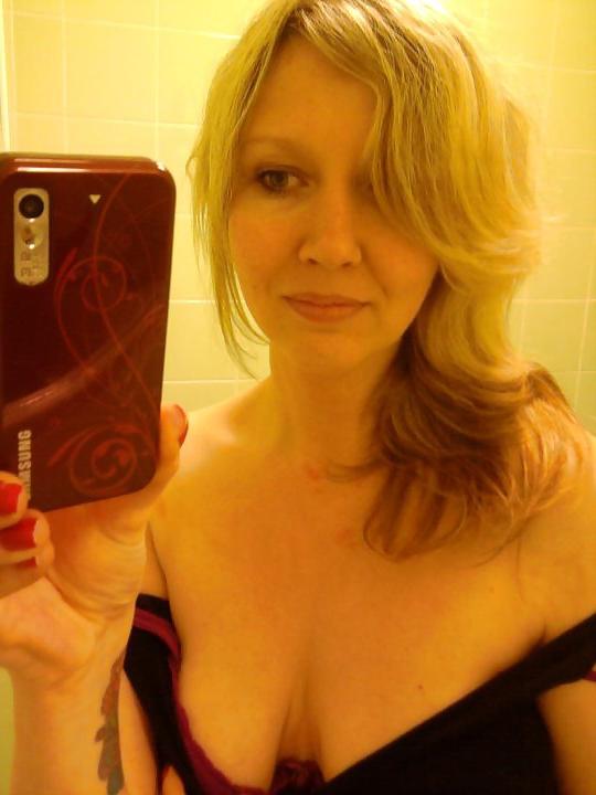 7P Saggy tit MILF