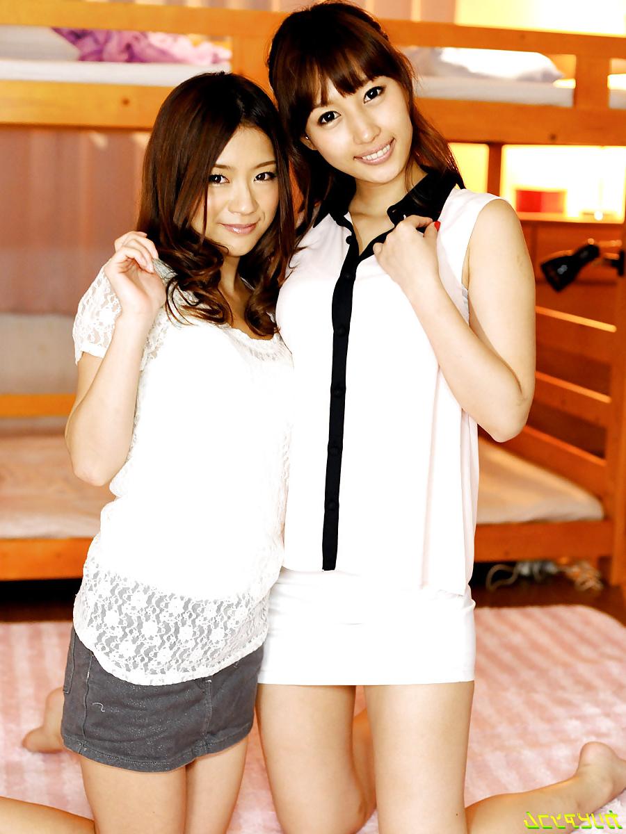 12P Japanese Teen Threesome Fun